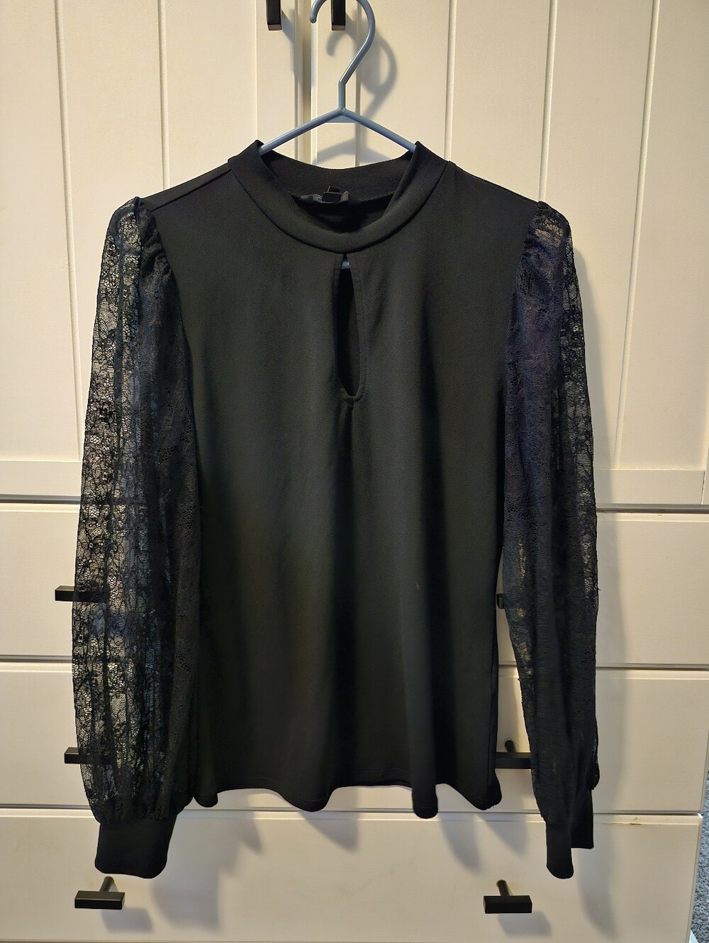 RW&Co Blouse/Top with laced Sleeves. Sz M
